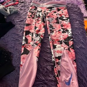 Girls pink nike leggings.